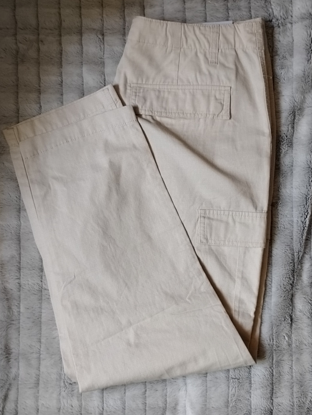 bp Men's Light Cream Cargo Pants